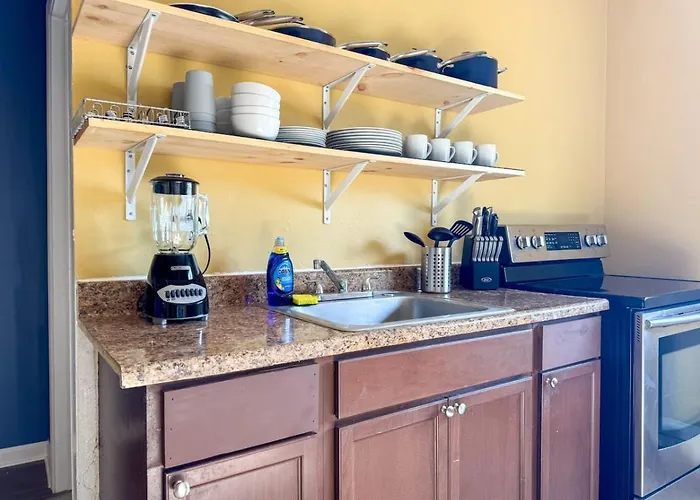 Apartment Great Location 8 Beds Sleeps 10 With Parking