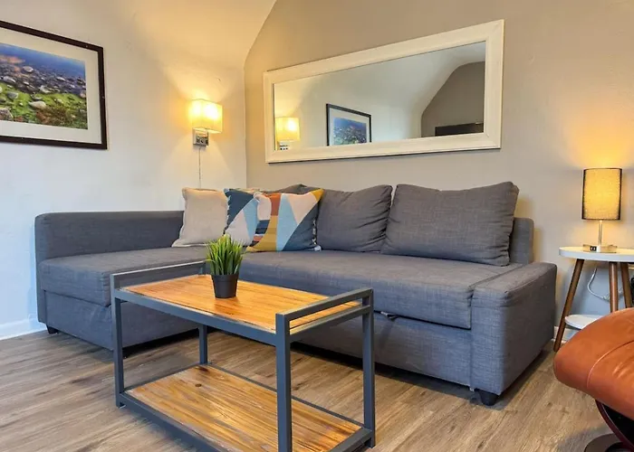 Apartment Great Location 8 Beds Sleeps 10 With Parking Pittsburgh
